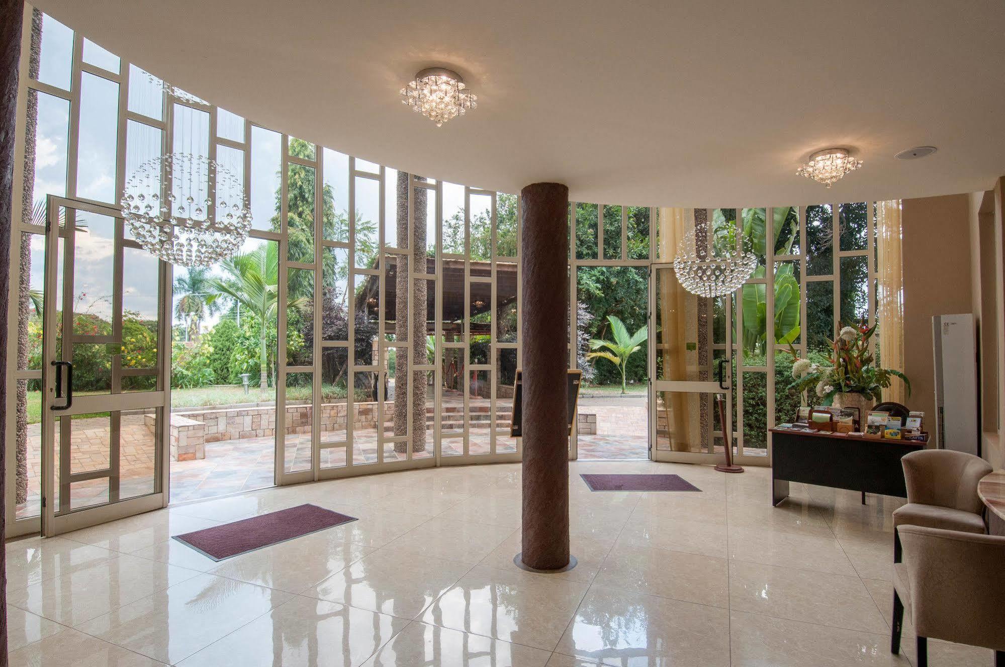 Imperial Heights Hotel, Εντέμπε Εξωτερικό φωτογραφία